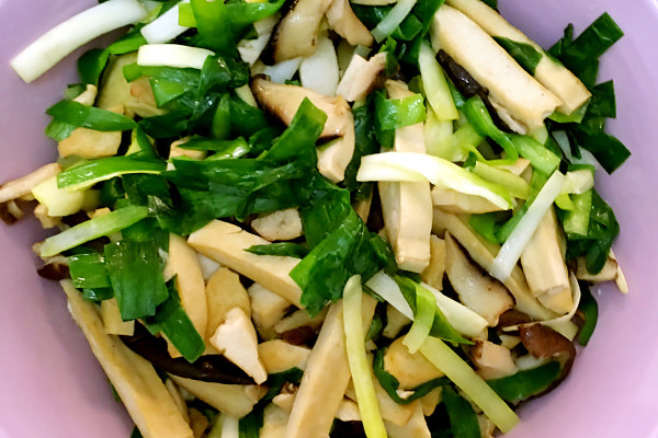 好吃的肉末香菇炒韭菜,最好吃的韭菜做法,味道非常的不错