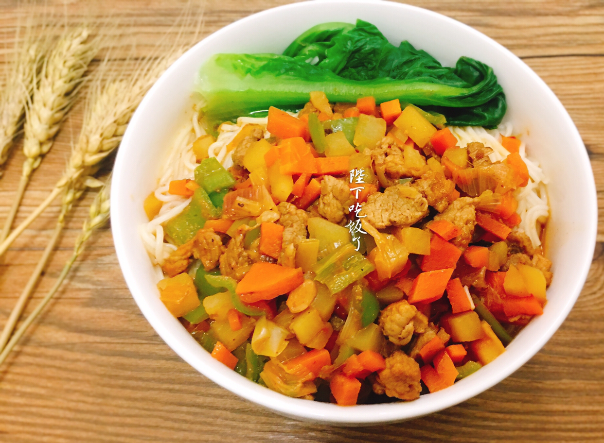 土豆肉丁打卤面,美味简单,全家都爱吃