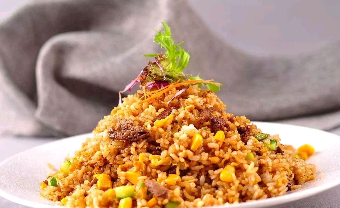 大厨教你咖喱牛肉炒饭,一道营养丰富的美食炒饭!很讲究