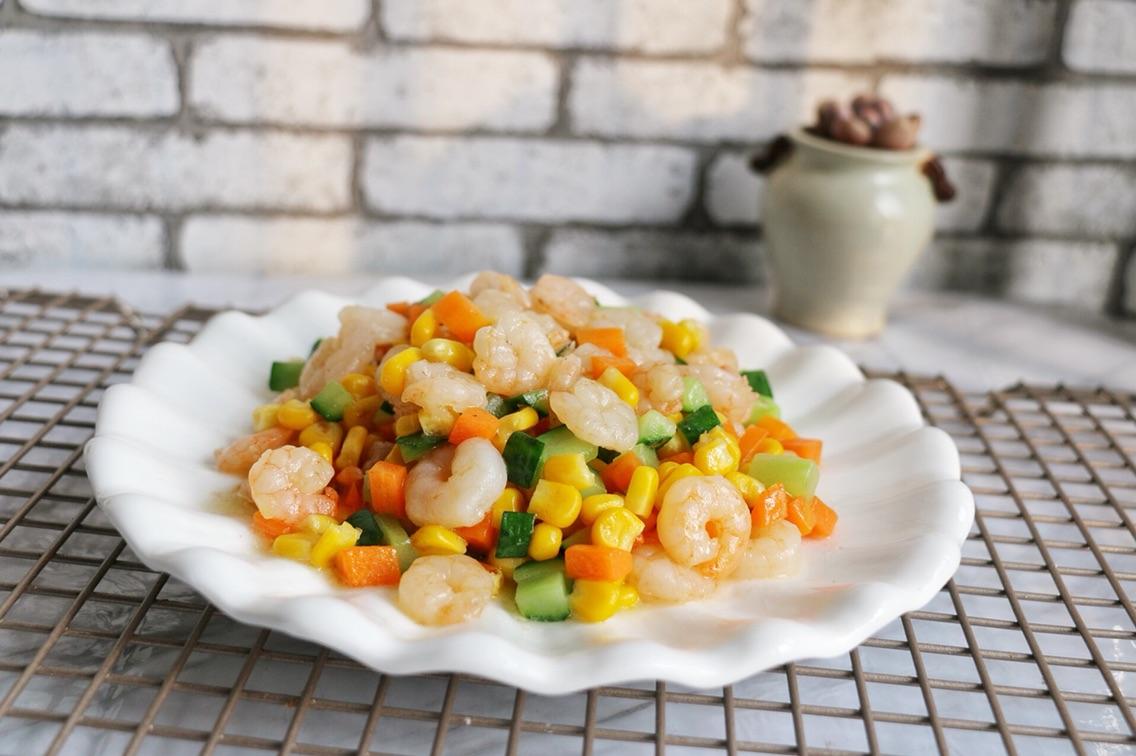 虾仁这样做,色泽好看,食材丰富,美味又营养,小孩都喜欢!