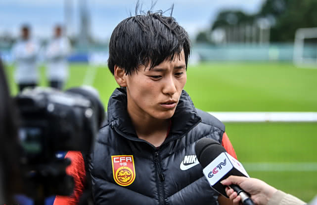 韩鹏:已适应右边后卫的位置 战德国女足要全力以赴