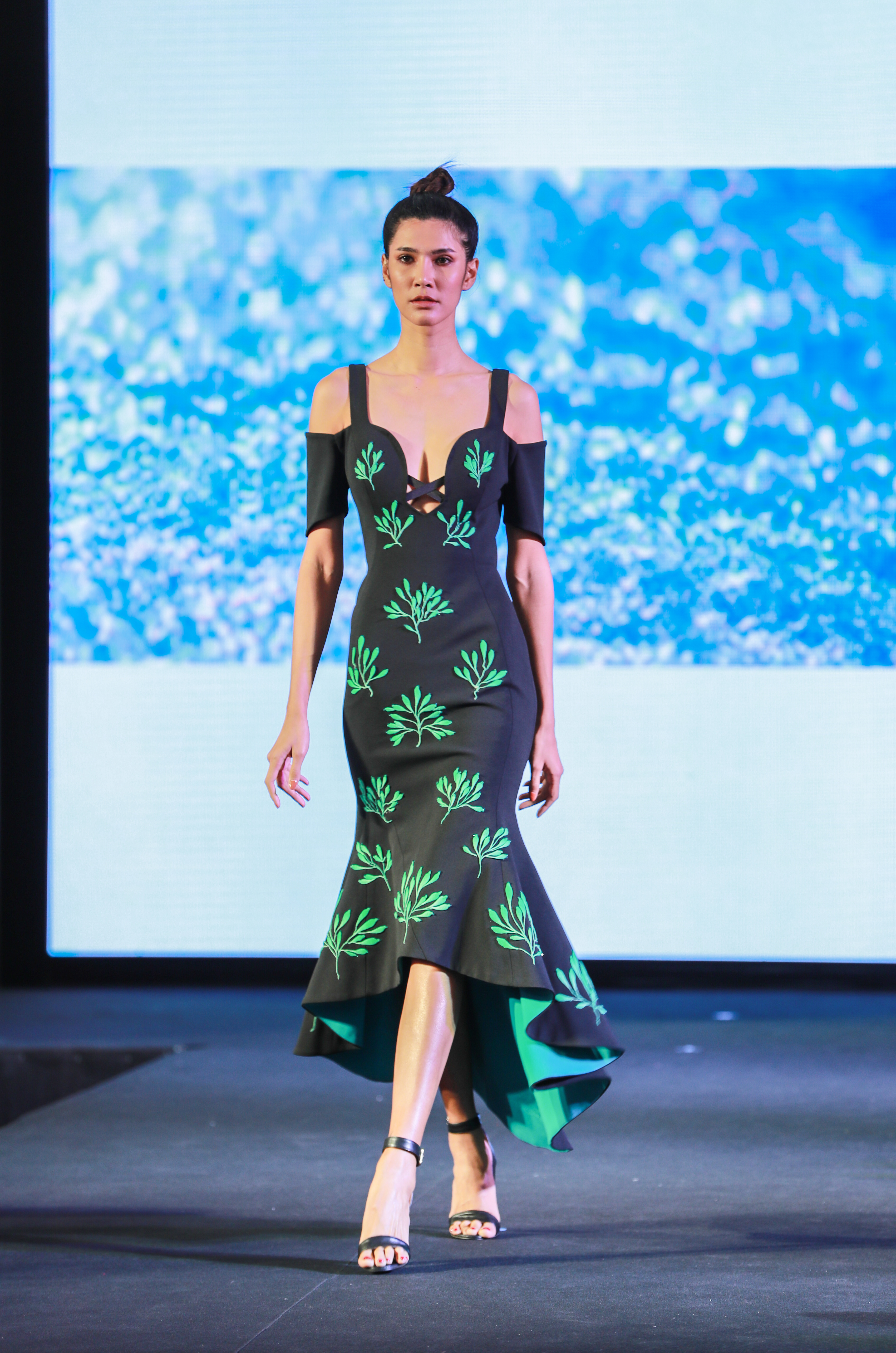 中国元素惊艳亮相泰丝国际时装周(2)