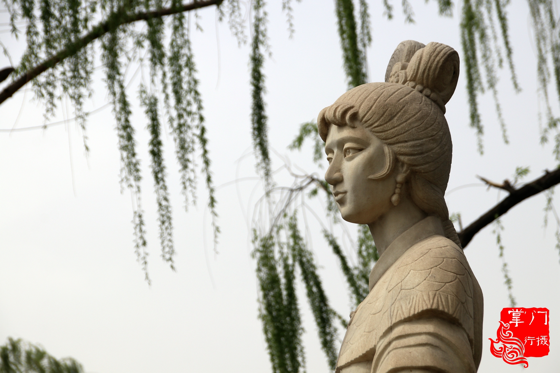 龙潭公园中这个牧羊女雕塑原来大有来头,还是一个爱情故事