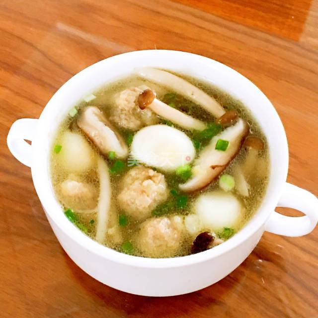 双菇鹌鹑蛋肉圆汤,鲜汤味美,讲究!