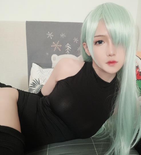 得益于完美身材与超高颜值,而且腐团儿对cosplay格外上心,每一次装扮