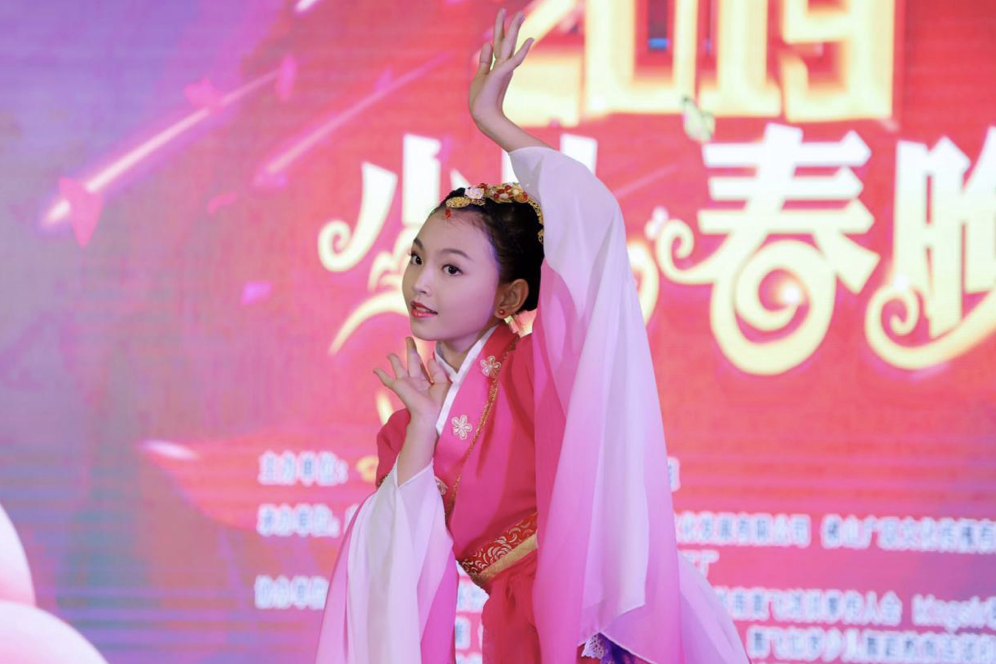 周玥彤小女神受邀出席湖南卫视国际频道少儿春晚
