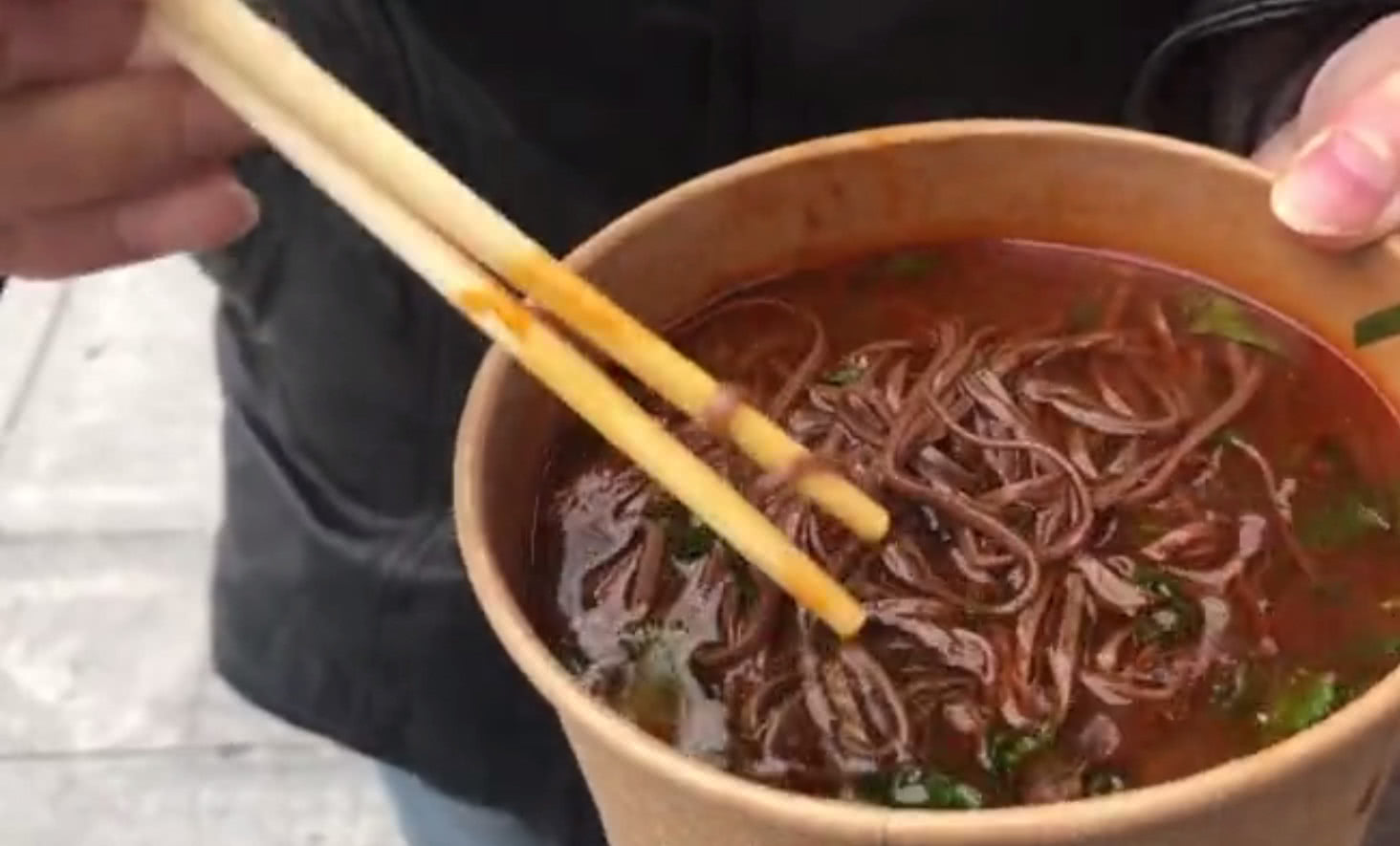 陕西特色美食麟游血条面,味道美味还很香,你有没有吃过