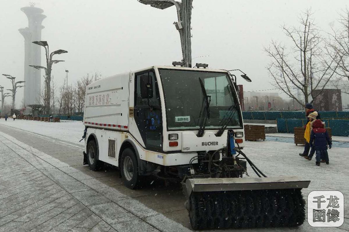 京城快訊|北京環衛清雪車全部上路應對降雪