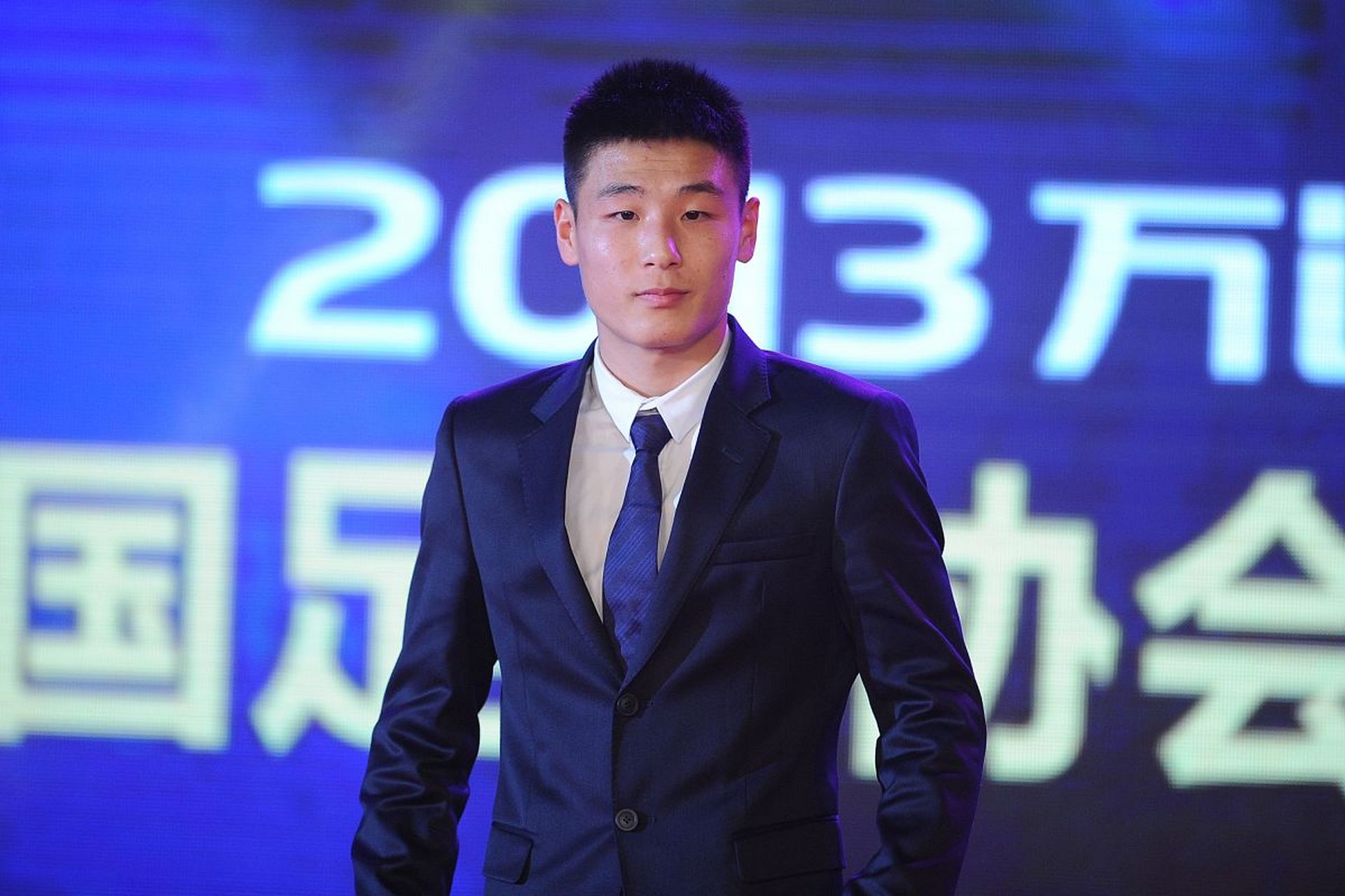 1-李惠堂:1905年出生于香港,生涯各项赛事共打进1860个进球, 一度与