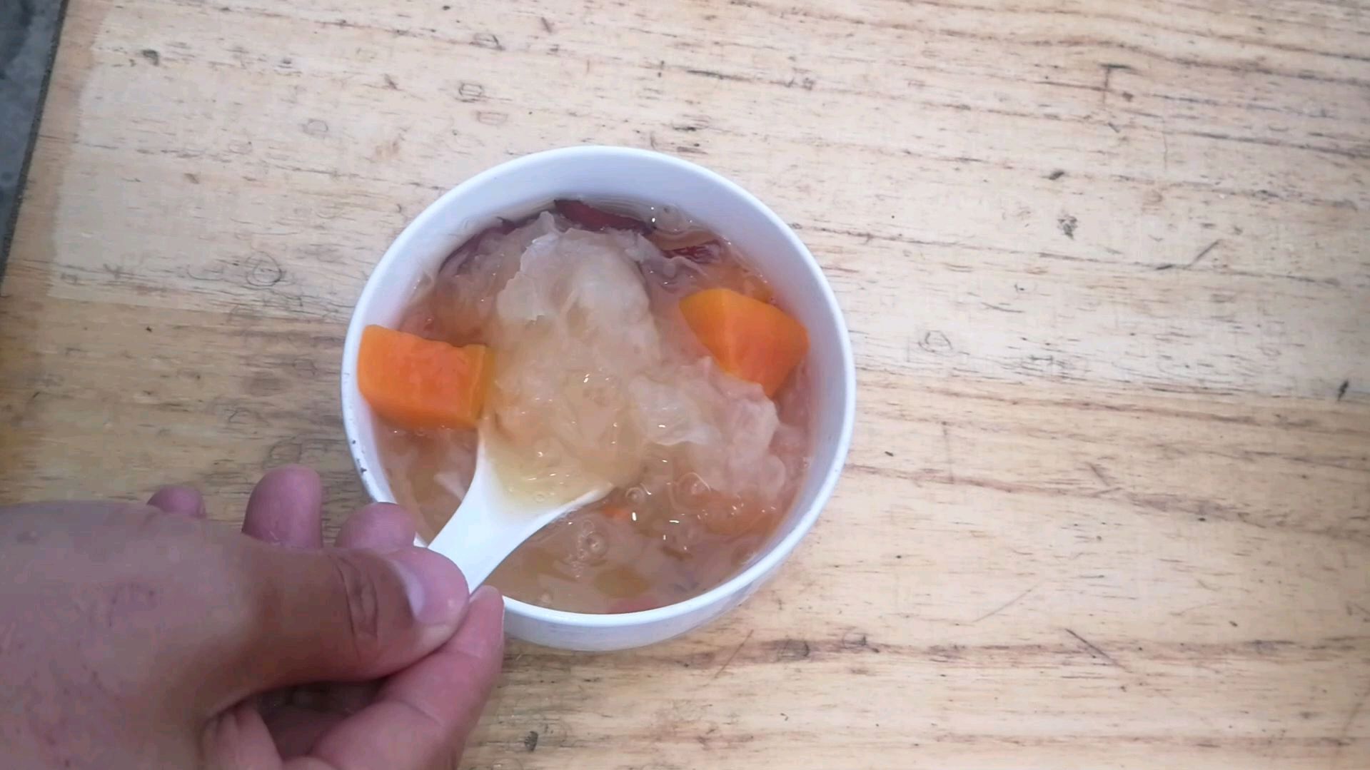 滋阴润肺美容养颜的木瓜炖银耳,掌握这几点,银耳做出燕窝口感