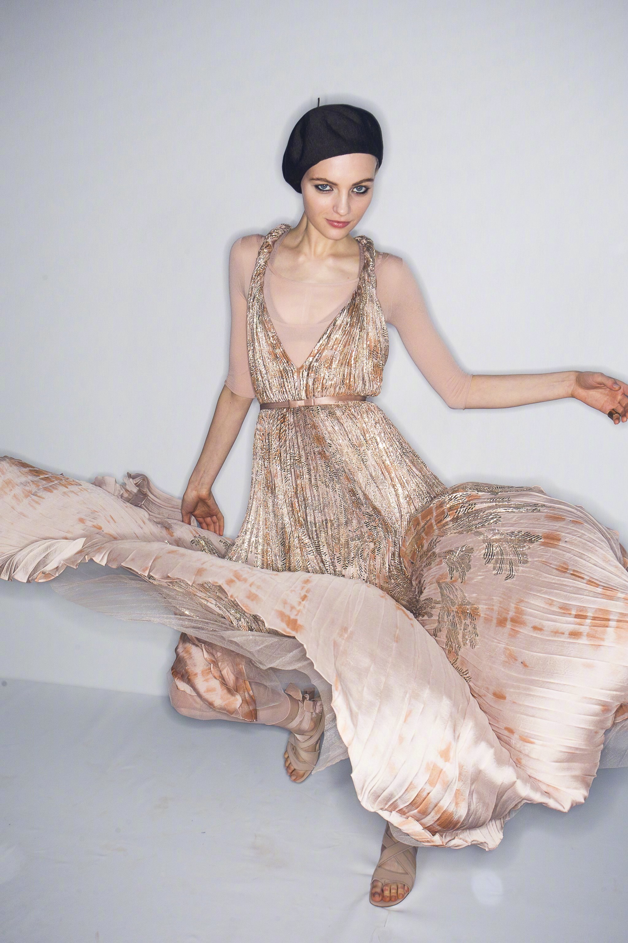 dior掀起少女浪潮,高级芭比裸粉成衣,谁还不是小仙女了?