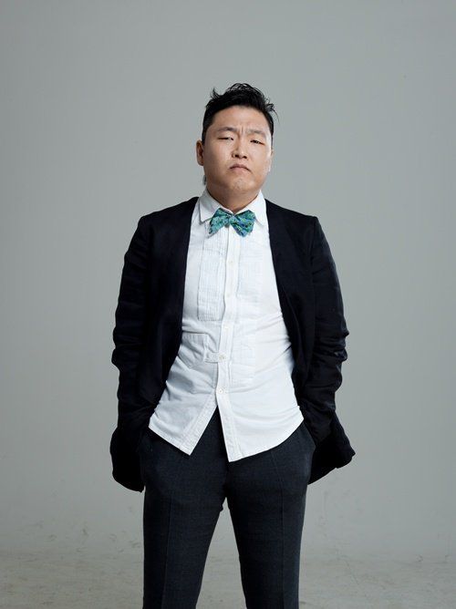 还记得《江南style》的鸟叔吗?如今瘦身成功,有点像"郑中基"