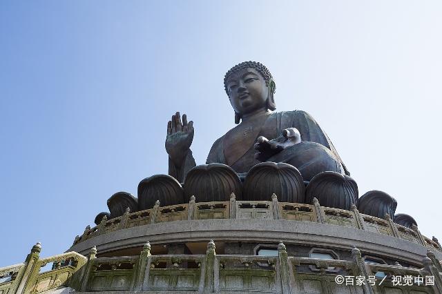 這尊由寶蓮禪寺籌建,歷時12年落成的莊嚴宏偉大佛,寓意香港穩定繁榮