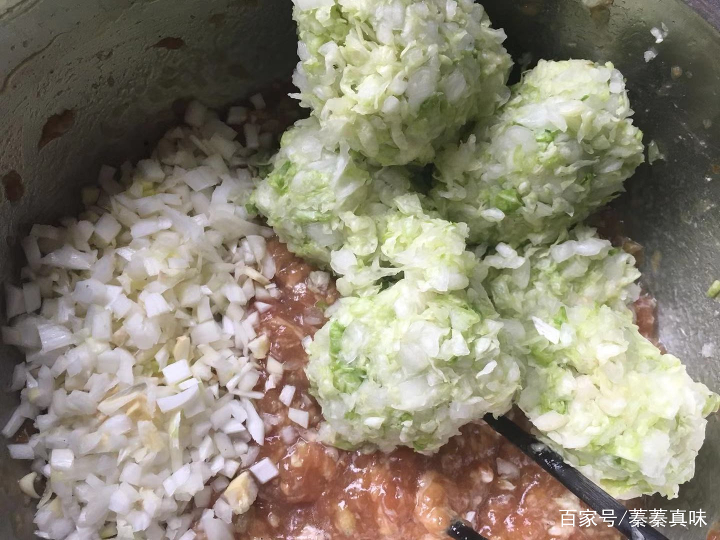 猪肉白菜饺子馅的做法(猪肉白菜饺子馅的做法和配料韩语)