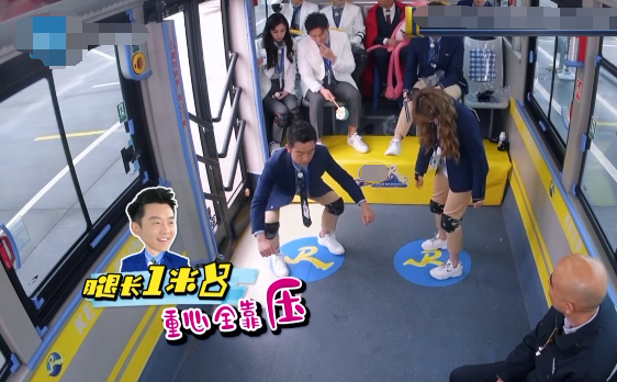 郑恺玩游戏不小心露出内裤,有谁注意到baby的表情?太搞笑了