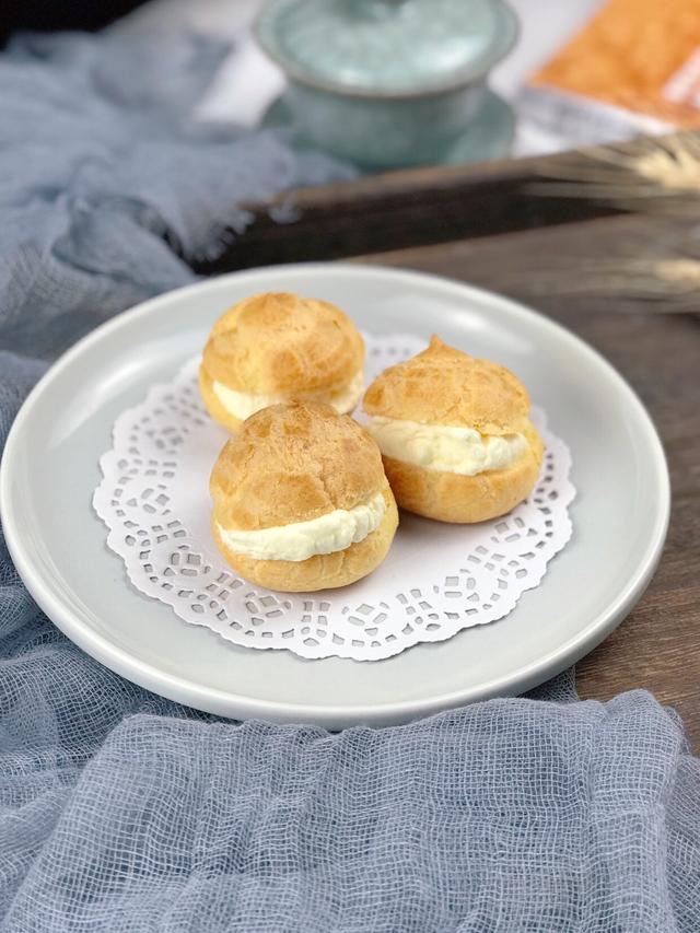 奶油泡芙别再买了,4个鸡蛋教你做,外皮松酥,个个空心,超好吃