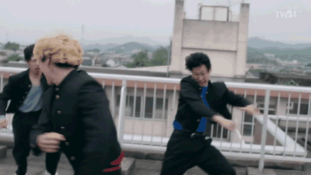 受到很多网友的喜欢,这部【我是大哥大】不仅剧情中二.