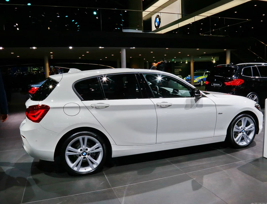 宝马1系116d它的线条感很好