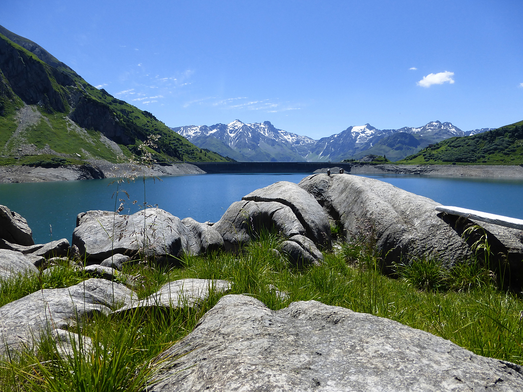 东小天池是新疆天山天池风景名胜区中令人叹为观止的景点之一.