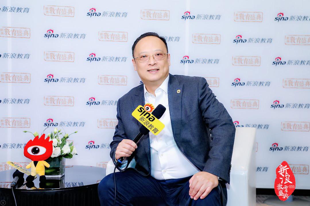 新浪2018中国教育盛典:中旭天下教育邹晓东