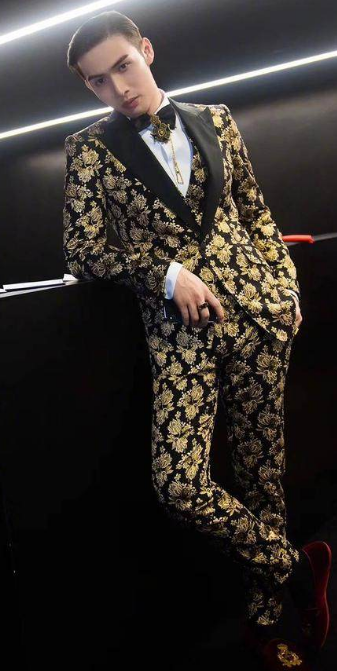 米兰时装周上张彬彬拖鞋抢镜?