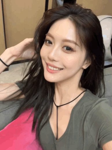 王思聪点赞她的每条ins照,被称"最美网红"的她穿搭值得借鉴!