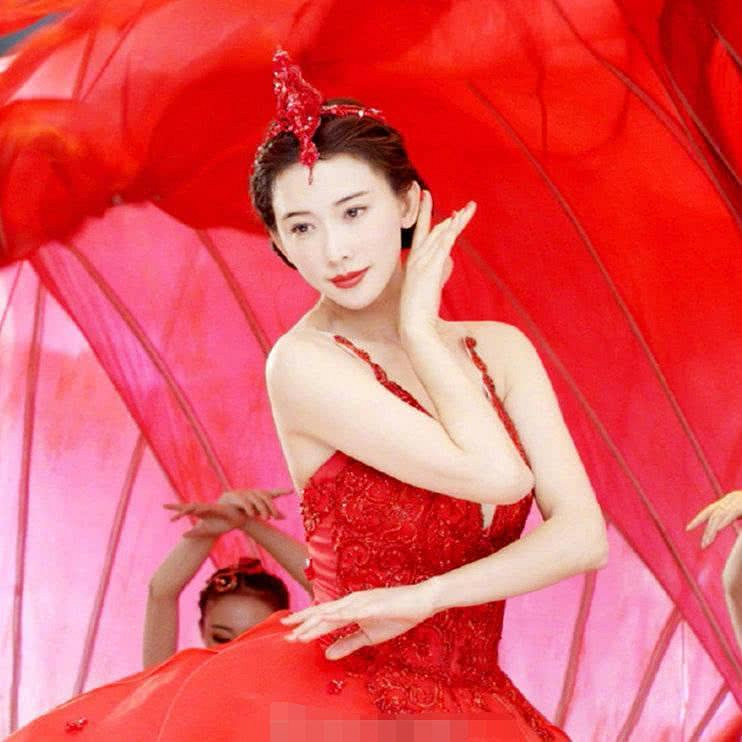 "春晚"林志玲惊艳出场,大多网友直呼"女神还是女神!