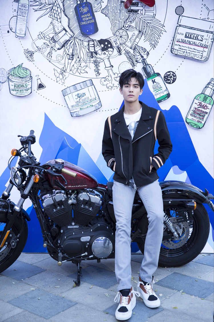 超级帅气身材比例又超好的宋威龙弟弟终于出新图啦