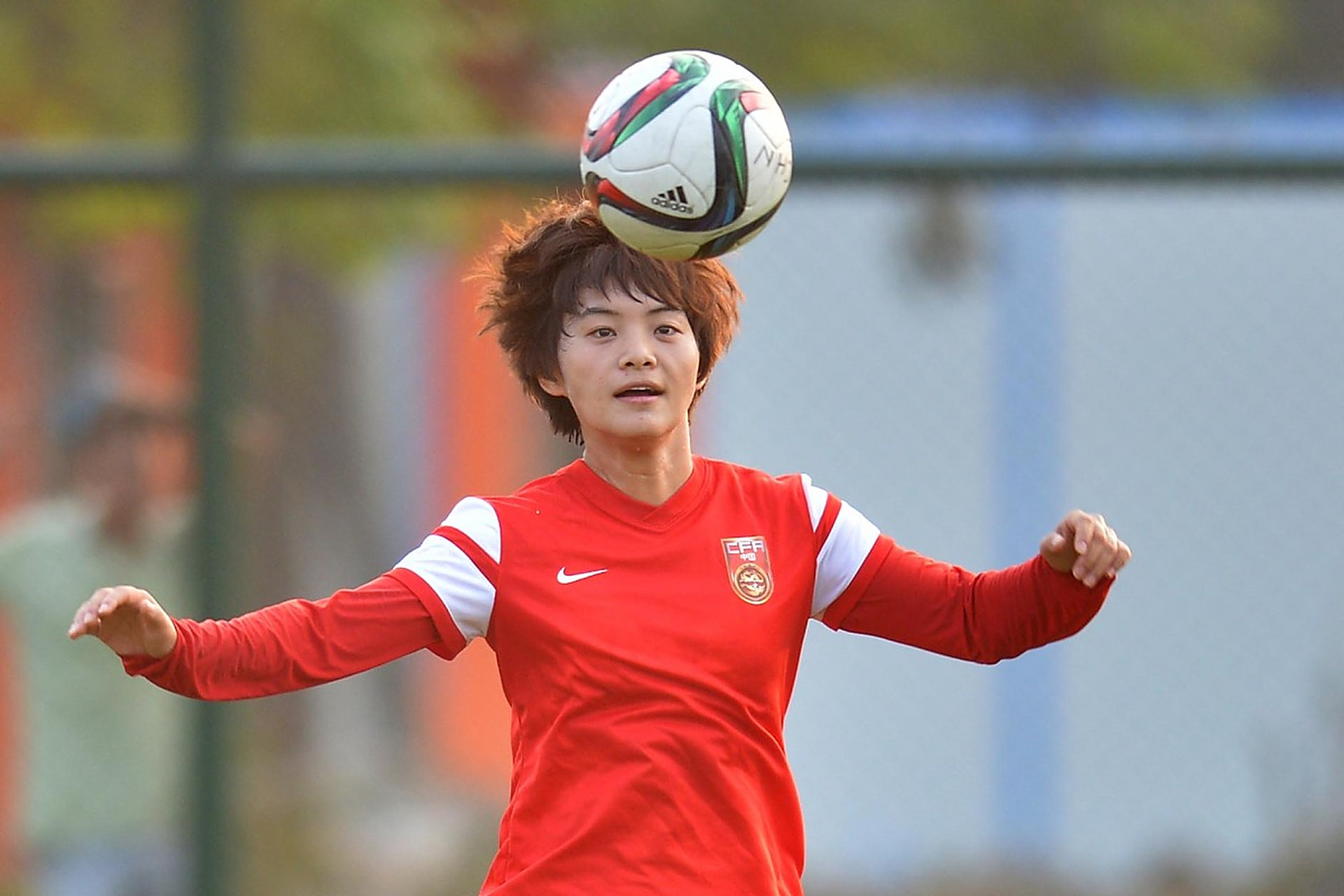 中国女足核心球员王霜因伤缺席奥预赛,她在微博上表达