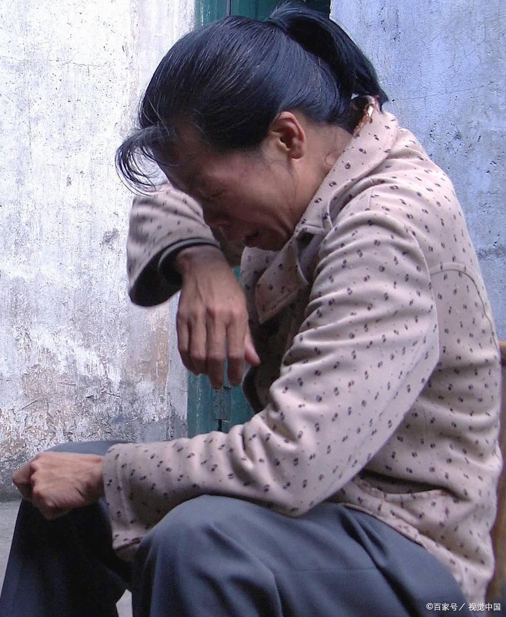 婆婆带孙子委屈得直掉泪