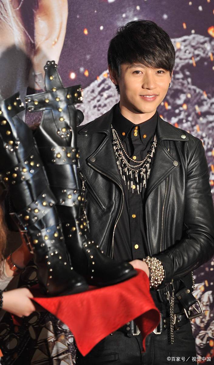 魏晨官宣当爹 晒宝宝脚丫报喜