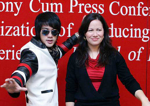 李小龙亲女儿,拍过武打片发过专辑,一直追寻着父亲的脚步!