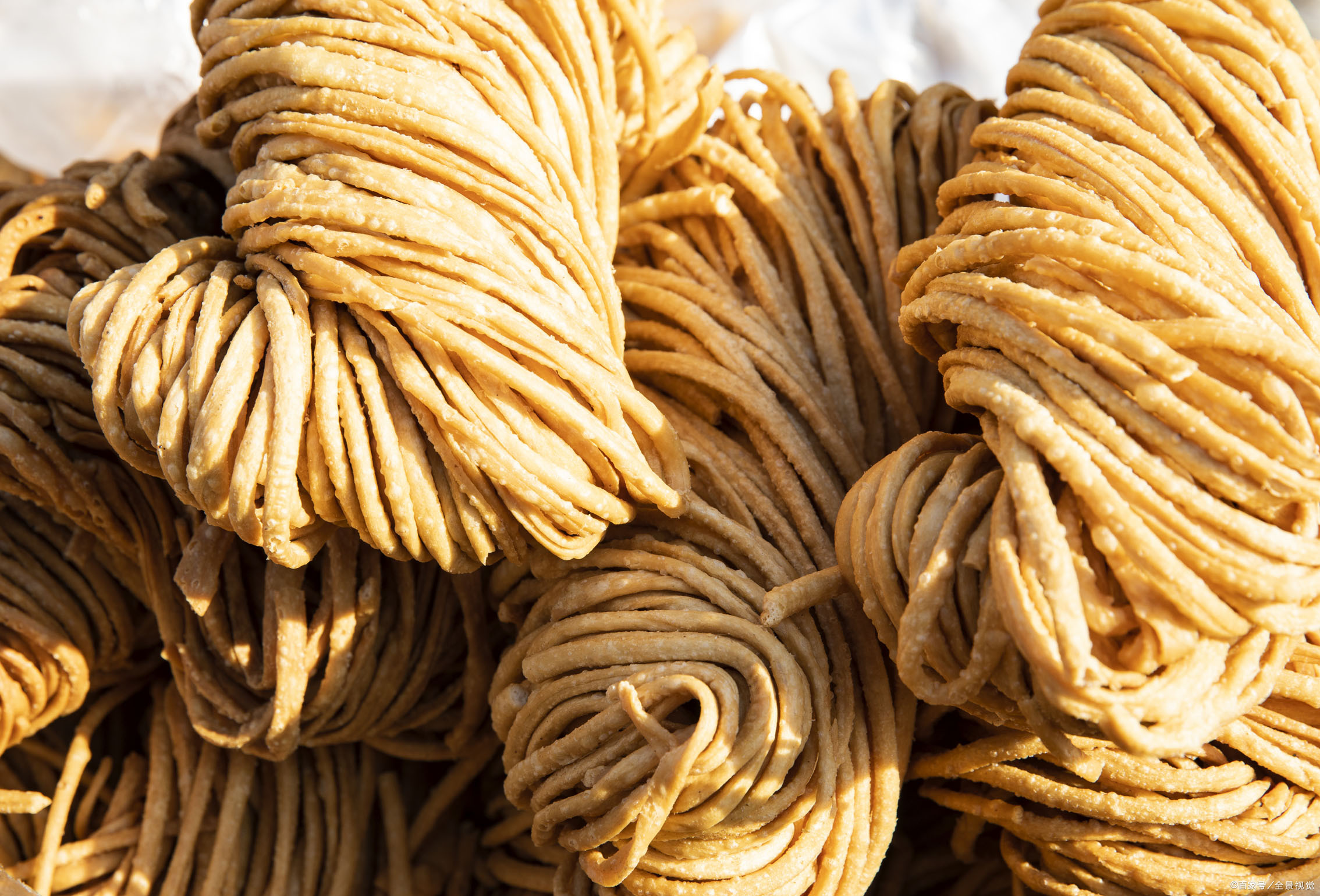 驻马店乡村的饮食体验:面食为主,有自家菜园,多油盐,分量足