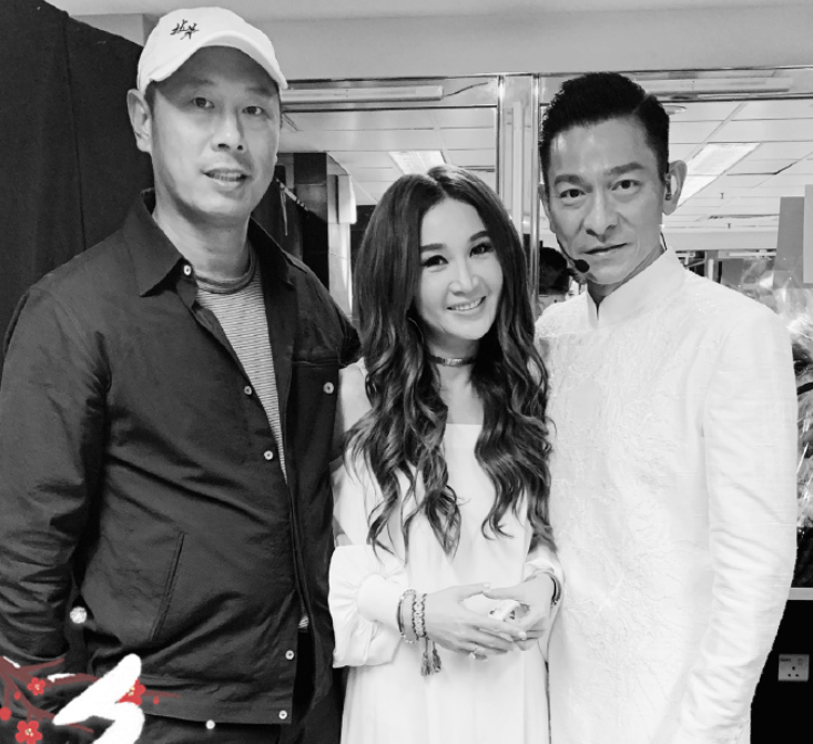 温碧霞与刘德华合照,称两人有永恒的友情,网友扒出3个有力证据