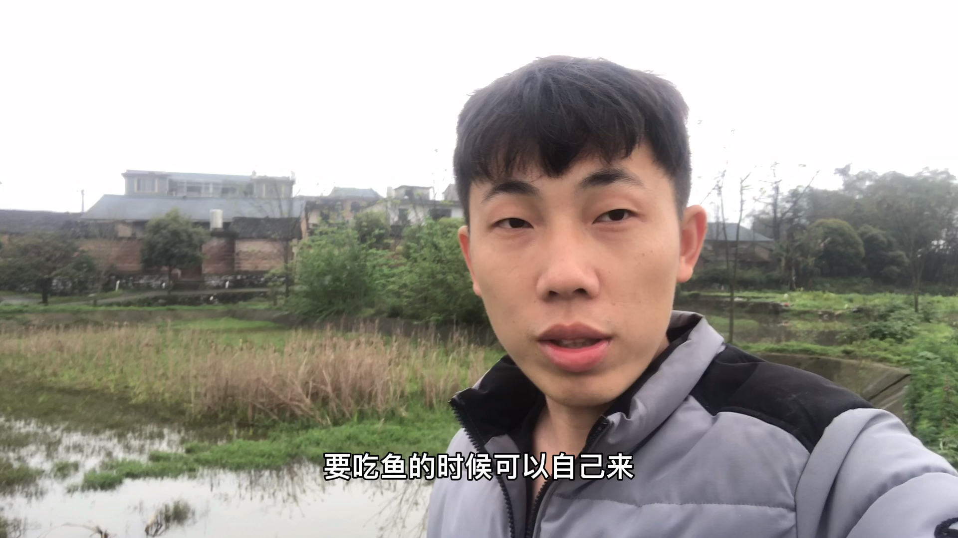 朋友让小龙把自家鱼塘清理好,准备投放一些黄辣丁鱼苗野养