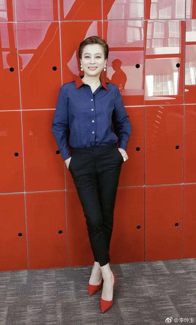 55岁李玲玉生活近照,曾八年录制八十八张专辑,如今依旧甜美性感