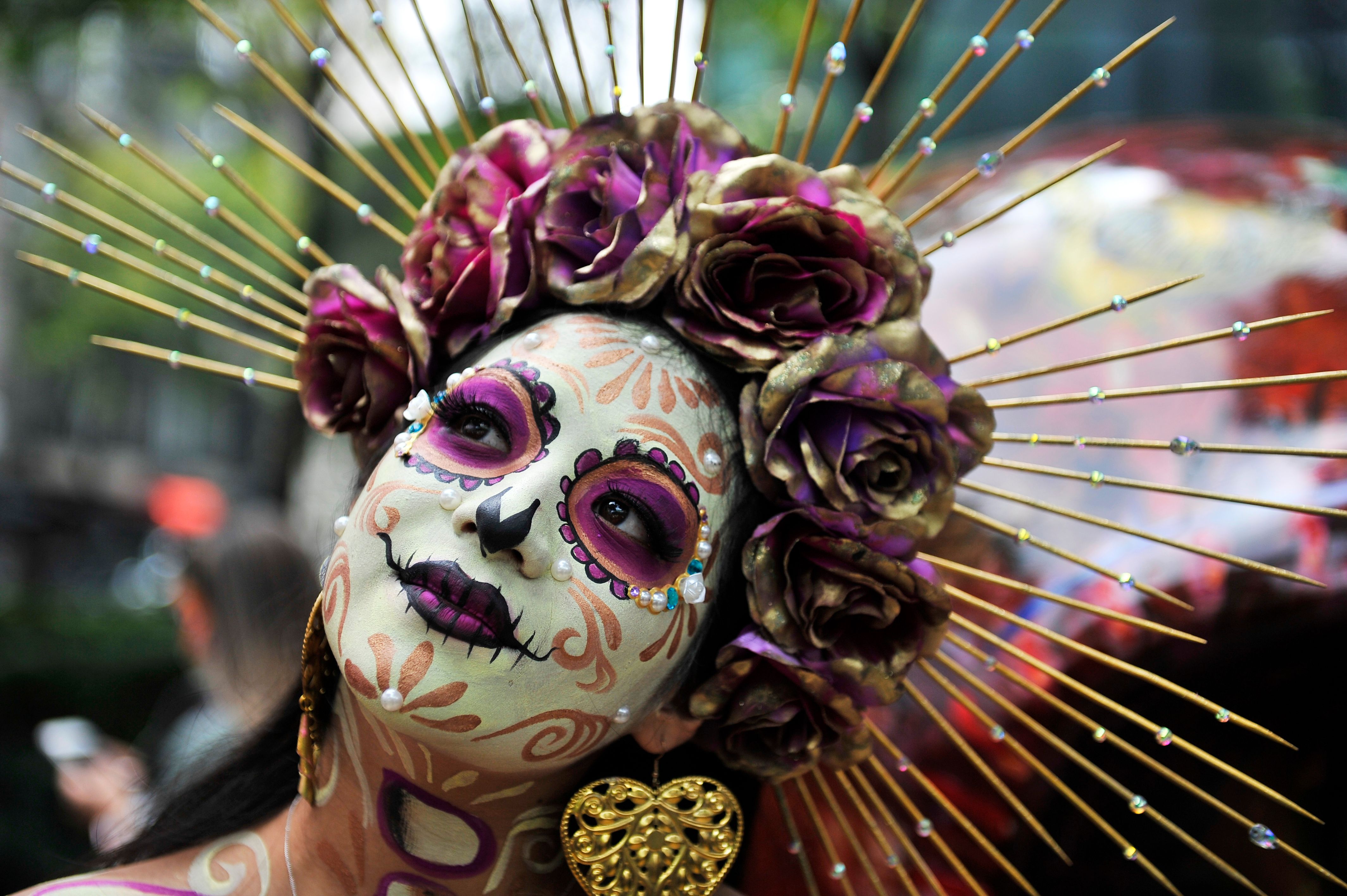 墨西哥各地举办游行 迎接亡灵节(4)
