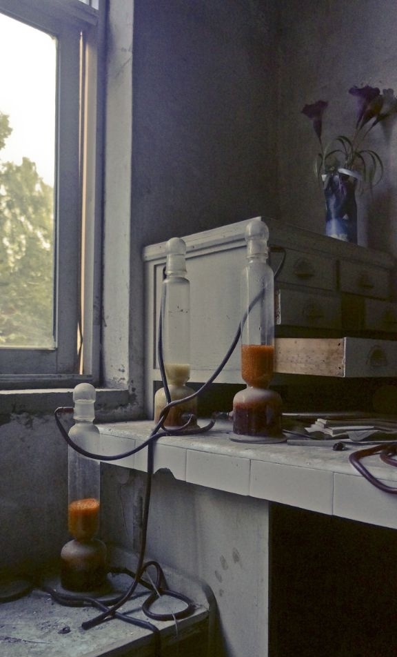 一组废弃化学实验室的照片, 网友有能认识超过三个的算我输!