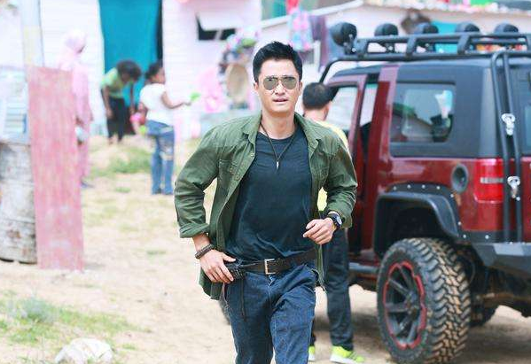 彭于晏秒变农民工,吴京成包工头,网友:看到这张照片果断转粉