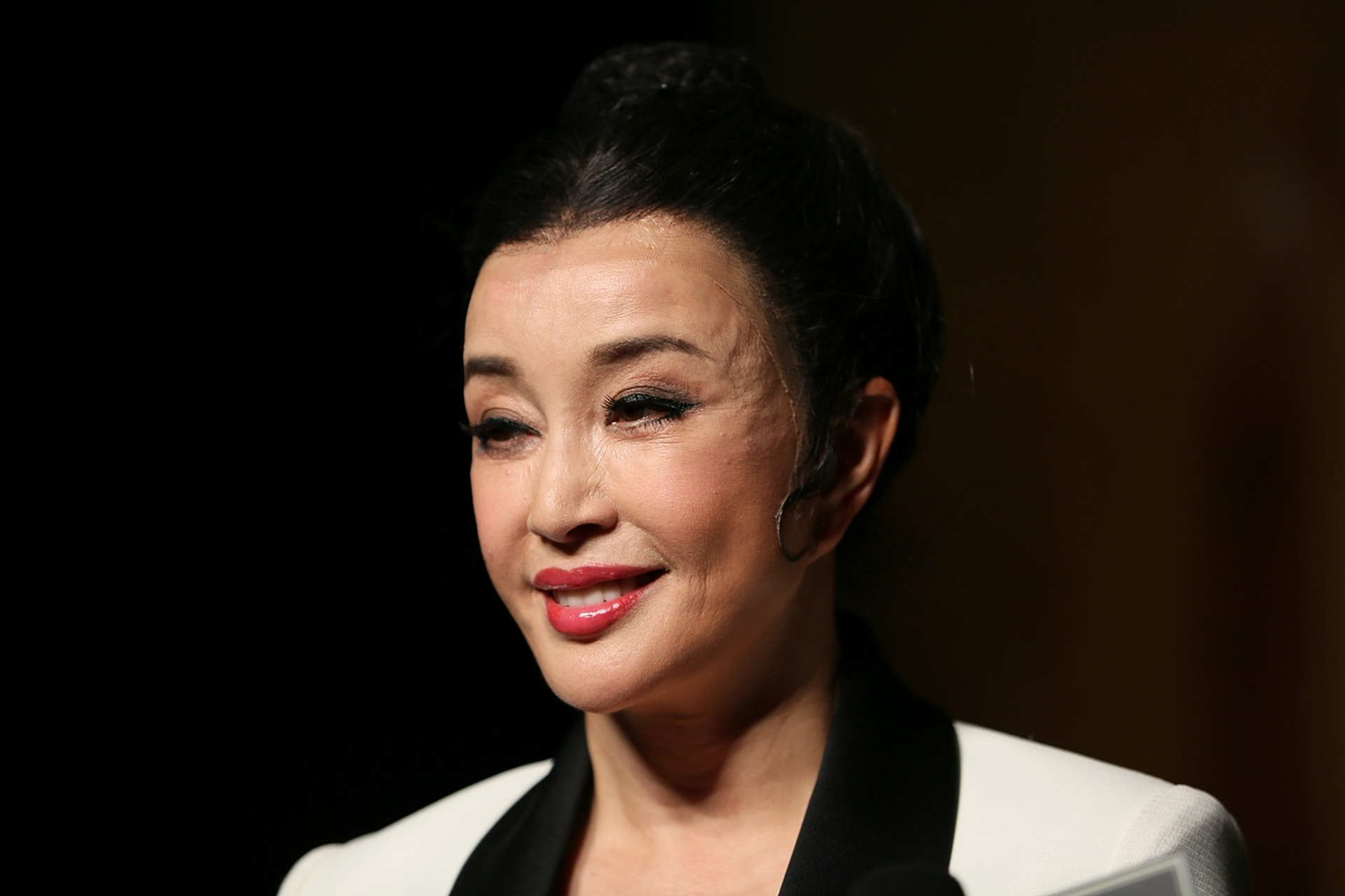 刘晓庆虽被医美伤得不轻,但她的状态超好!