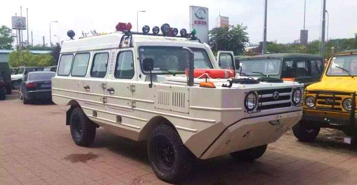 北汽bj212"水陆两栖"版!比揽胜还大,排气管堪比擎天柱!