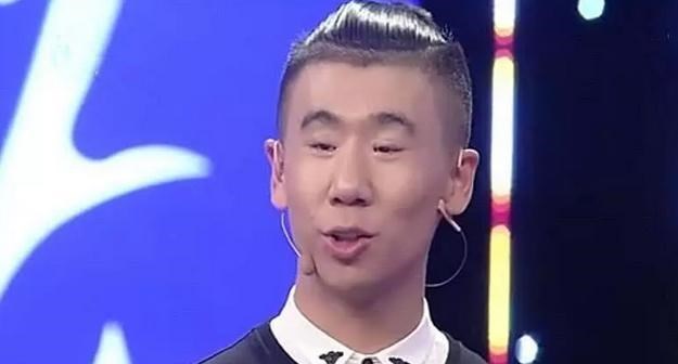 网红"小眼哥"自曝6岁就割了双眼皮,网友:"紧凑哥"再现?