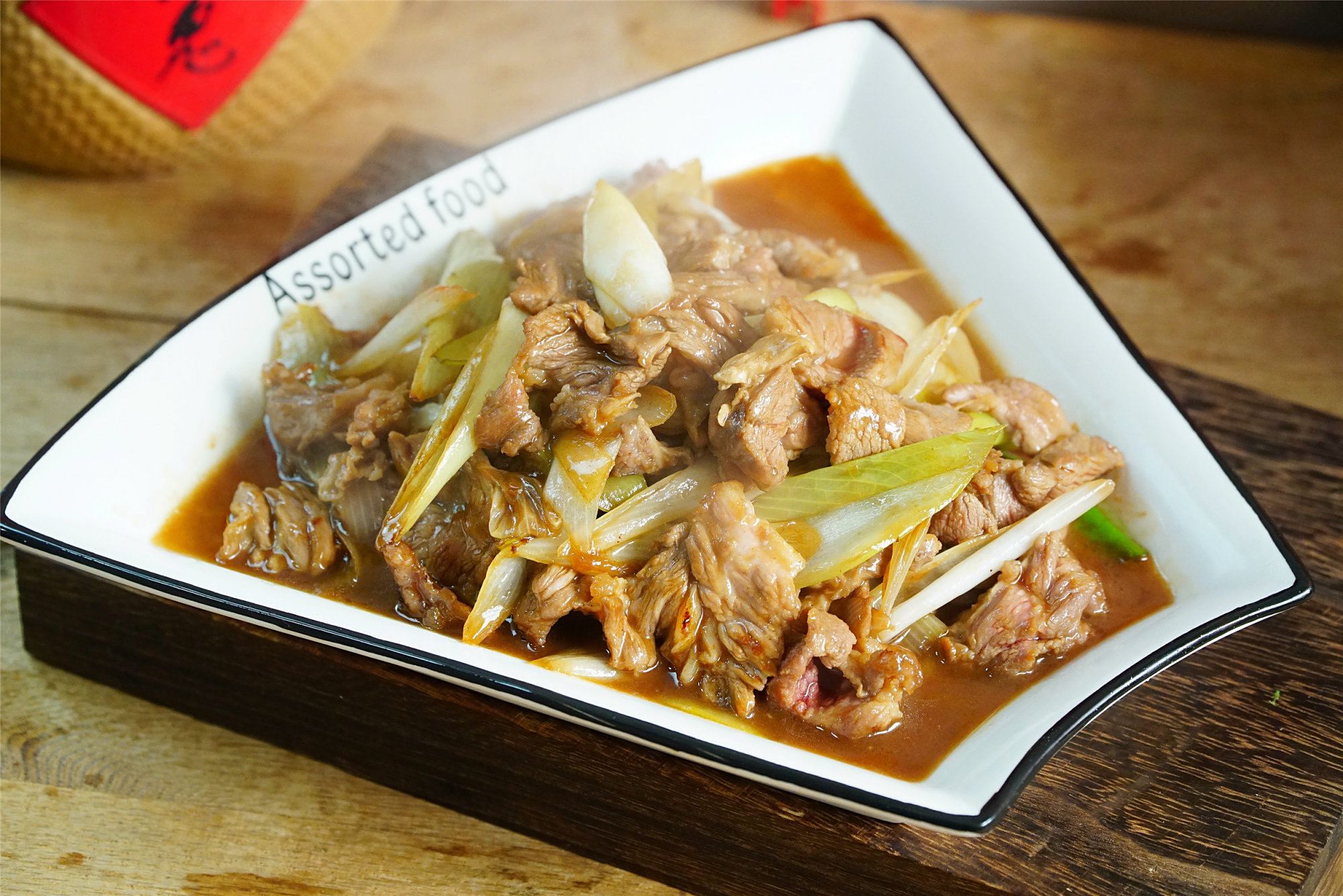 做葱爆羊肉,先炒葱还是先炒肉?都不对,这样炒鲜香滑嫩还不膻