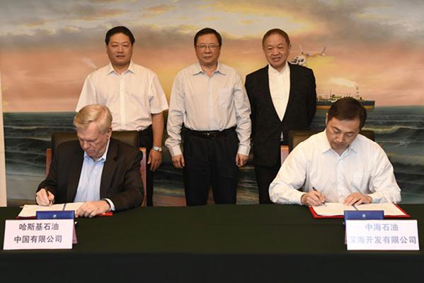 半夜敢打电话给李嘉诚只有张子强和他,李嘉诚全家出席他女儿婚礼