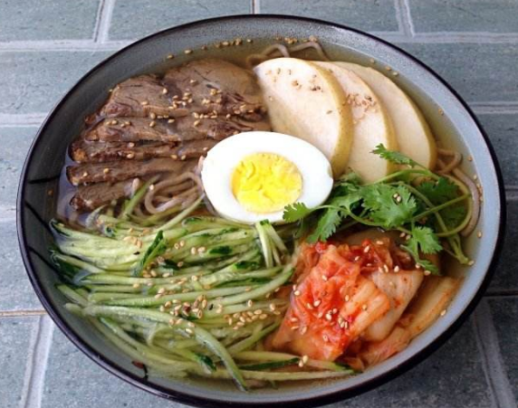 天热教你做碗牛肉冷面,酸凉甜爽又开胃,消散一个夏日的暑气