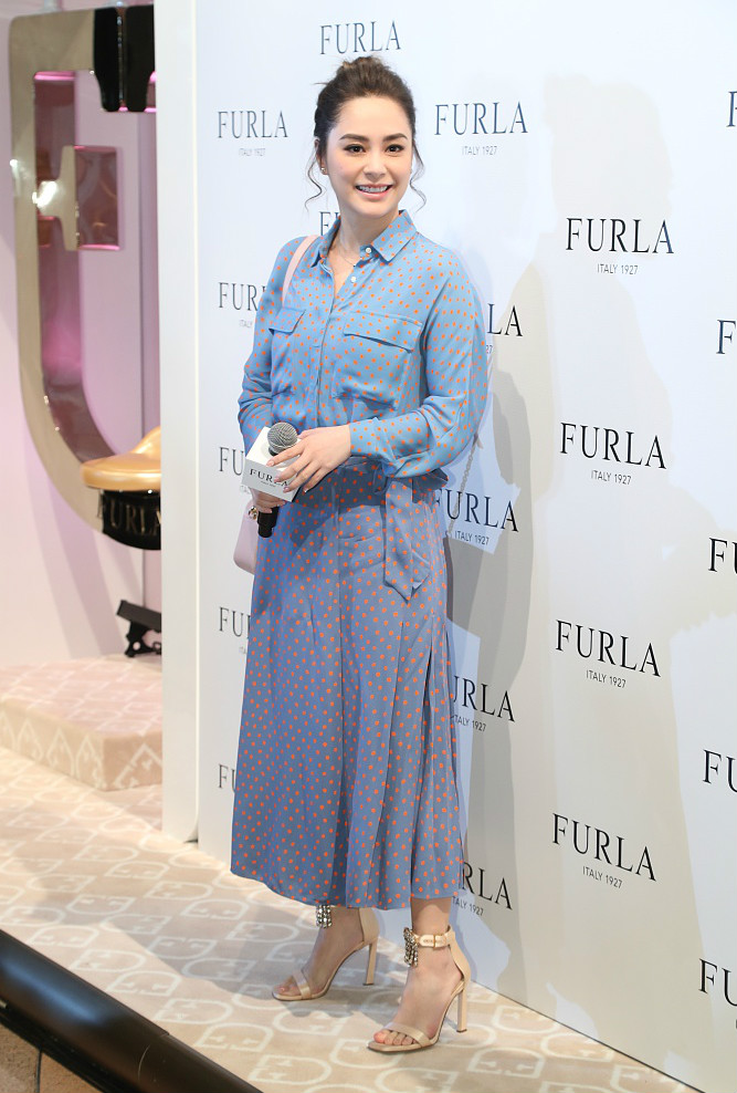 阿娇婚后发福不少脸盘圆润 梳丸子头亮相甜美
