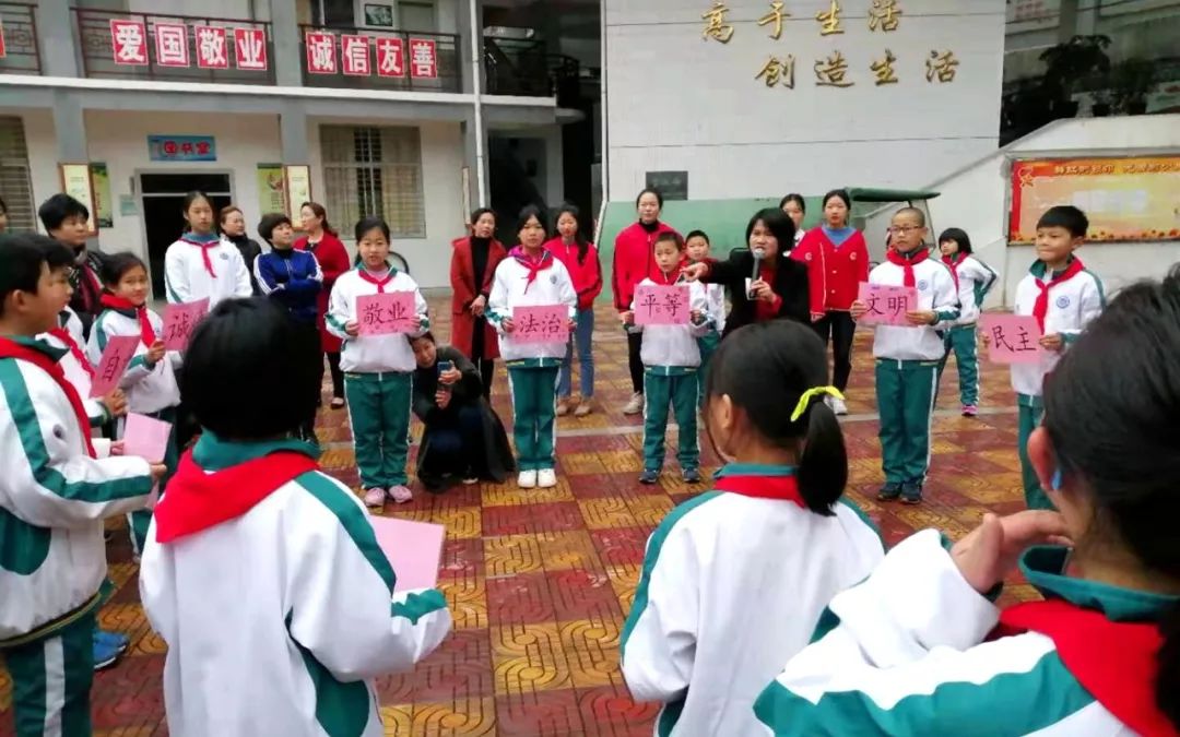 头 条丨长汀县妇联"关爱留守儿童"巾帼志愿服务活动走进东门小学