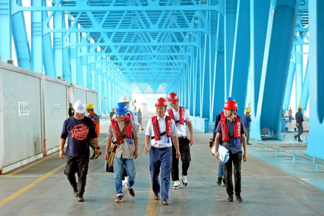 新时代·铁路榜样︱闫志刚:爱上桥梁,成就光荣与梦想