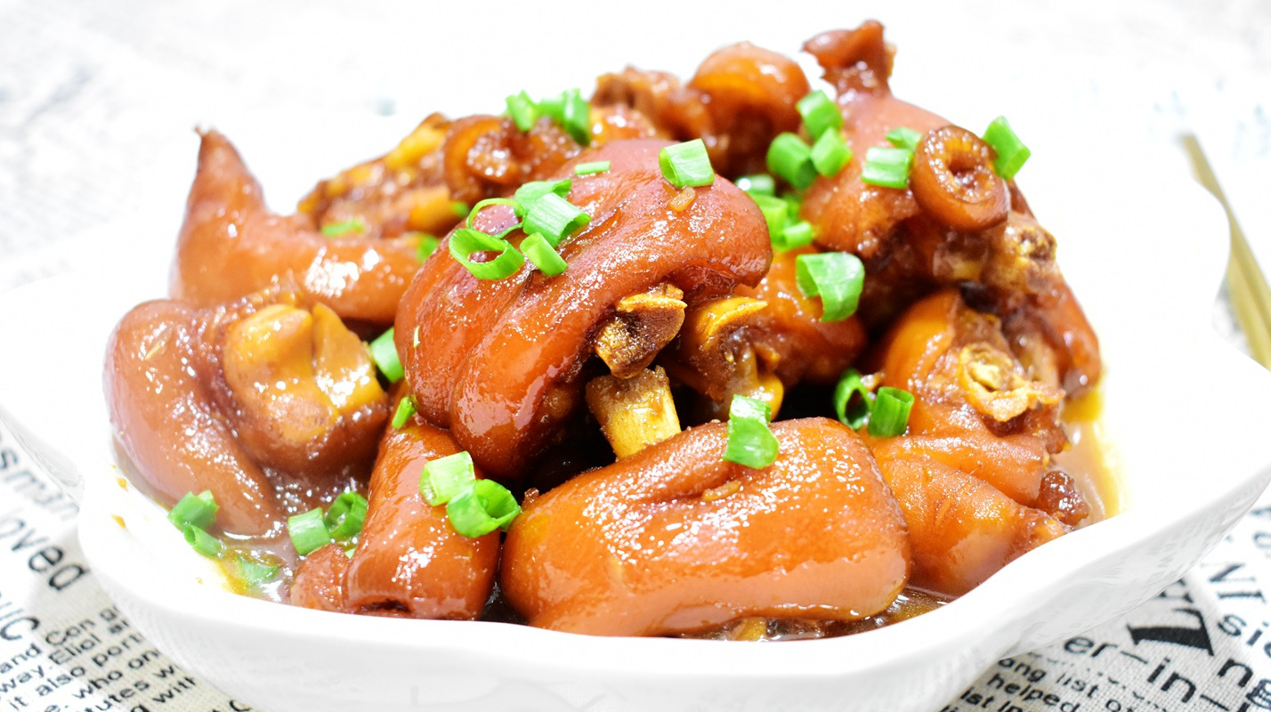 红烧猪蹄这样做,软烂入味不油腻,一招学会,一边烧一边咽口水