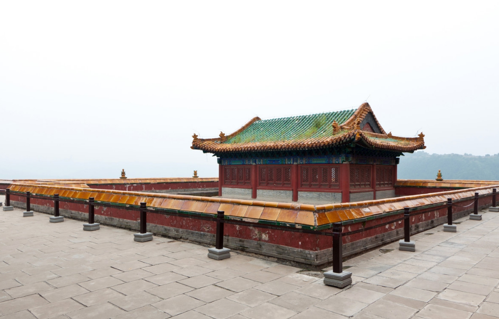 一般的歇山顶应用非常广泛,但凡宫中其他诸建筑,以及祠庙坛社,寺观